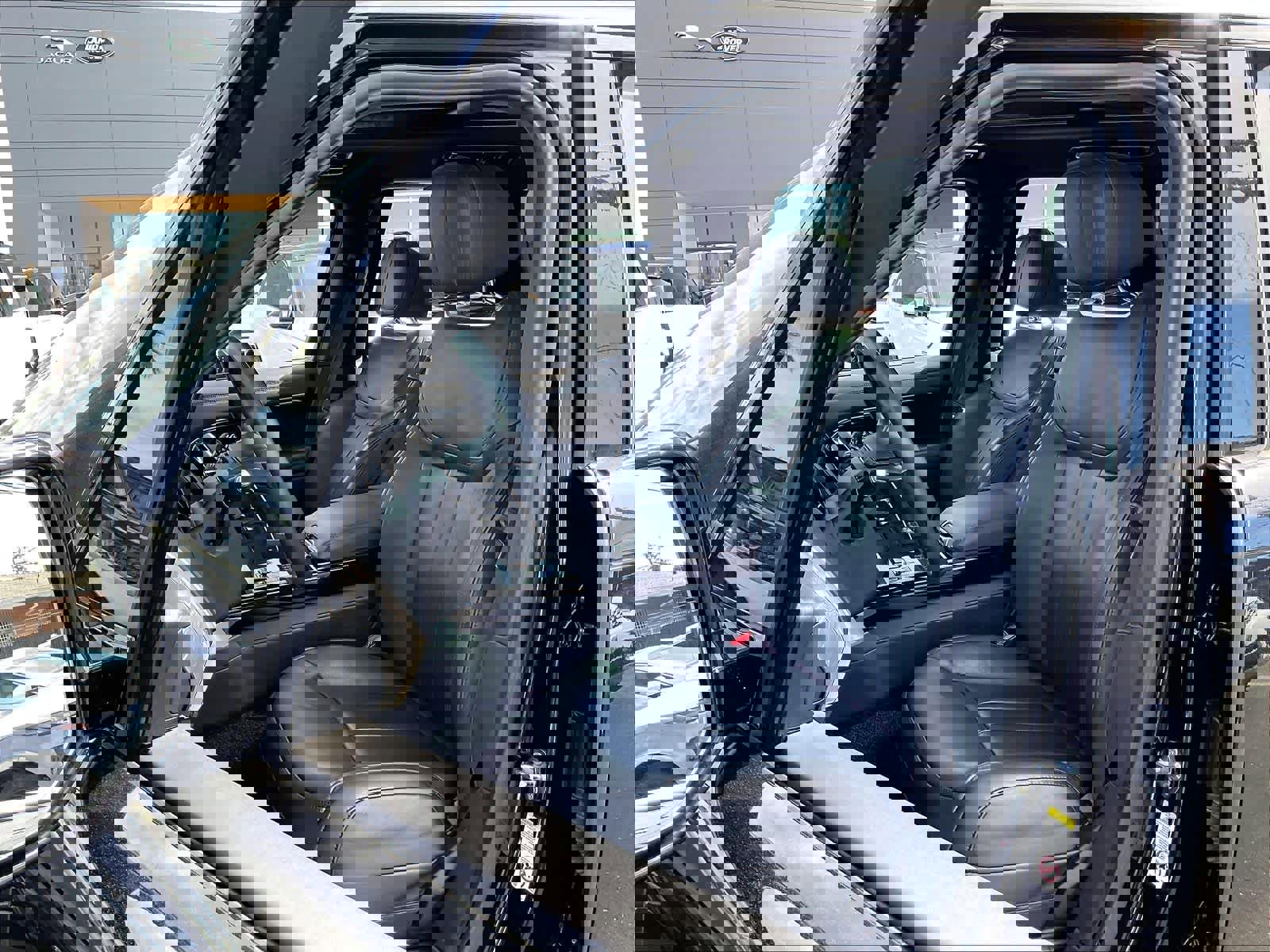 Used 2024 Land Rover Range Rover SE image 27