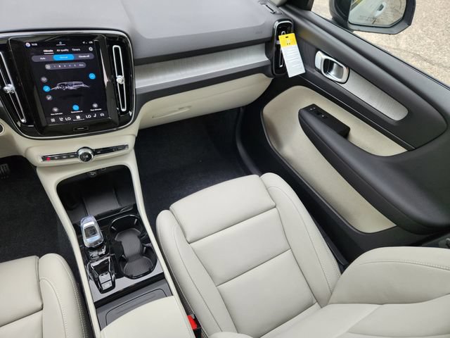 New 2026 Volvo XC40 B5 Plus w/ Protection Package Premier AWD/4WD image 12