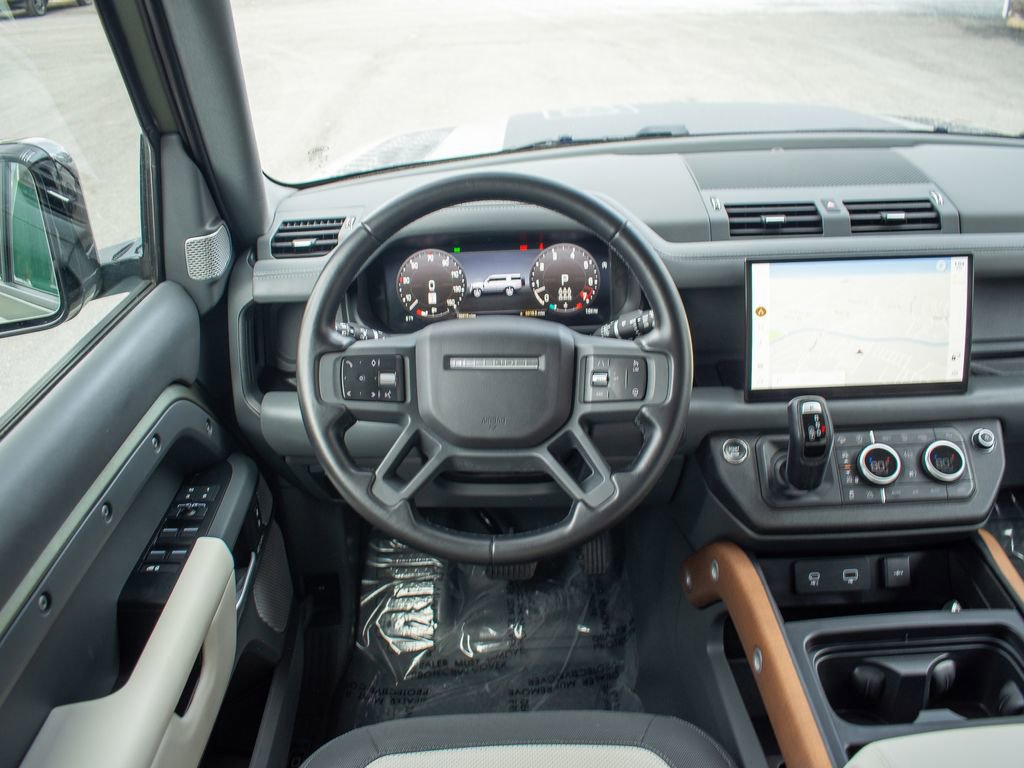 Used 2023 Land Rover Defender 130 X-Dynamic SE image 13