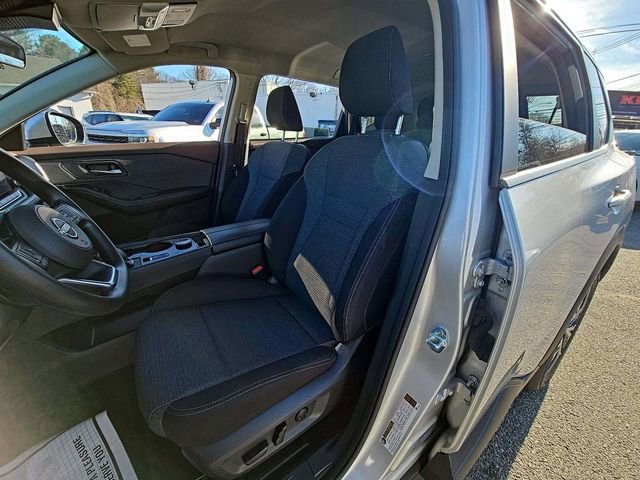 Used 2023 Nissan Rogue SV image 5