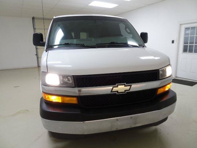 Used 2018 Chevrolet Express 2500 w/ Driver Convenience Package RWD image 9