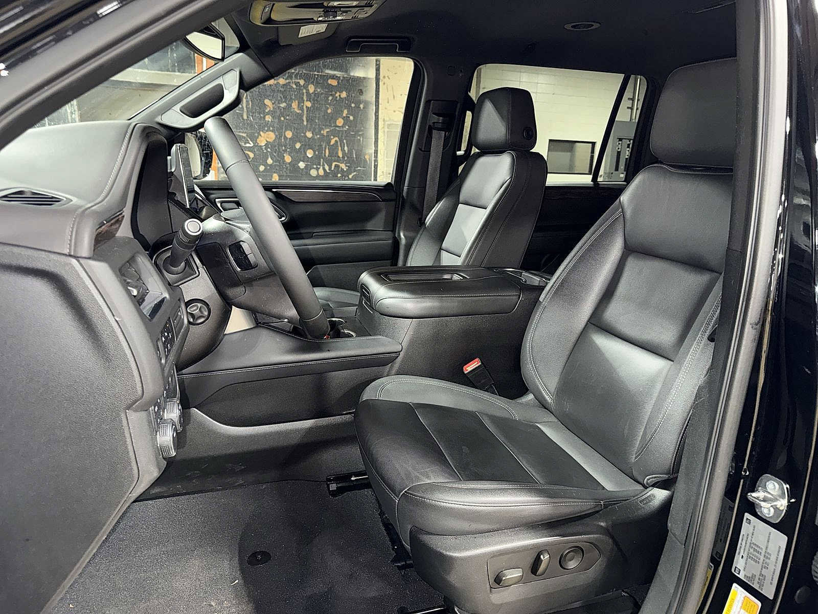 Used 2023 Chevrolet Suburban LT w/ Luxury Package AWD/4WD image 15