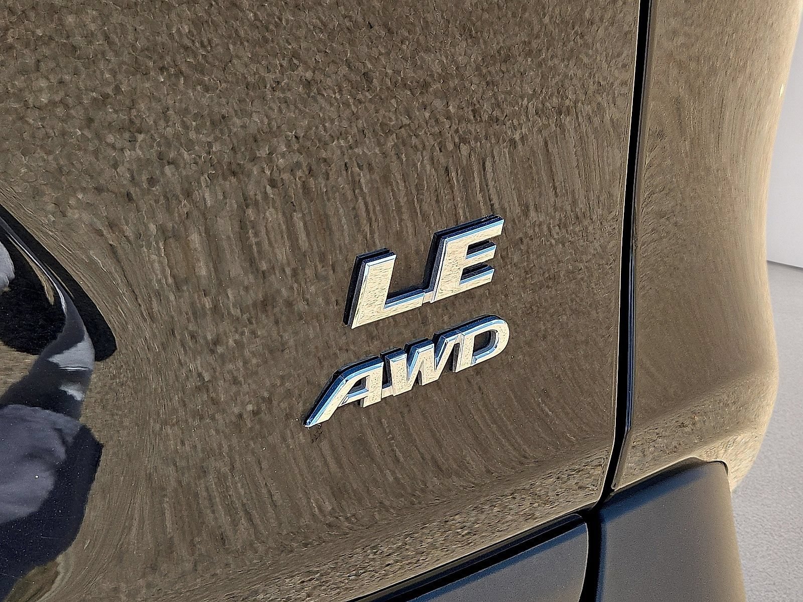 Used 2025 Toyota RAV4 LE AWD/4WD image 13