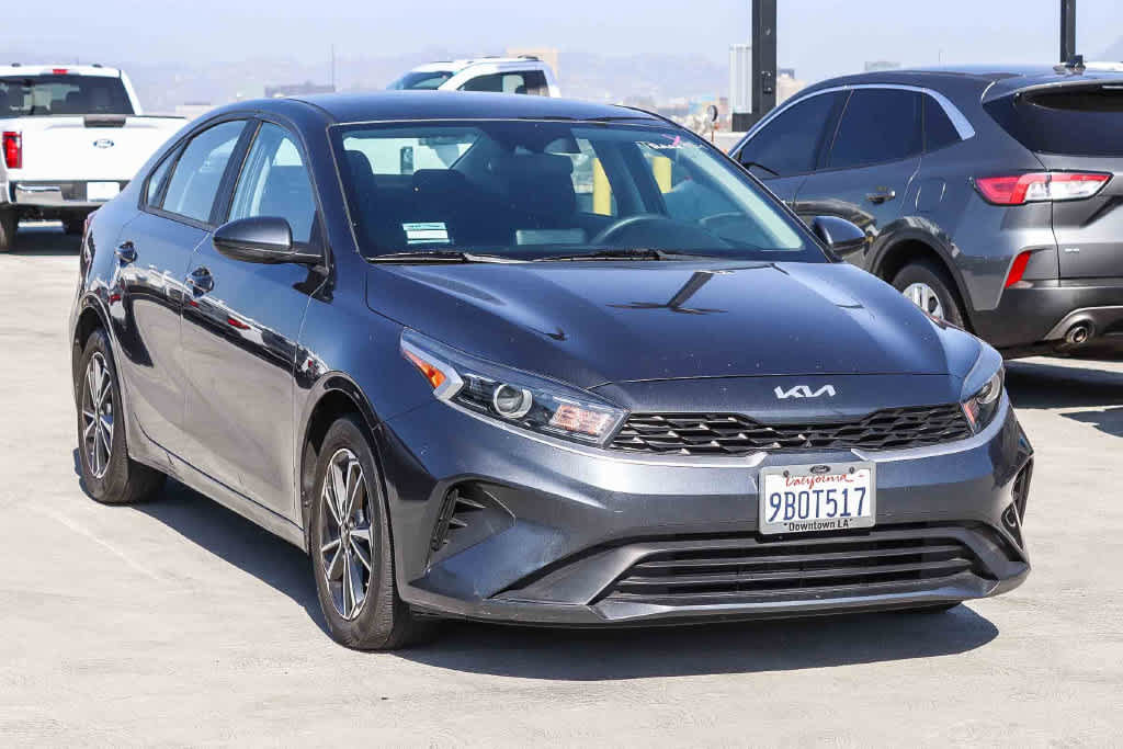 Used 2022 Kia Forte LXS FWD image 2