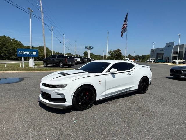 Used 2021 Chevrolet Camaro SS RWD image 3