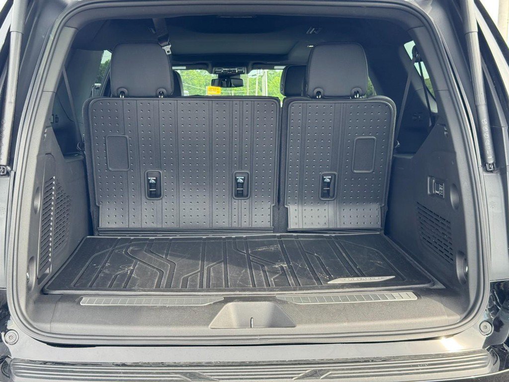 Certified 2026 Chevrolet Suburban Premier w/ Sun And Tow Package AWD/4WD image 4