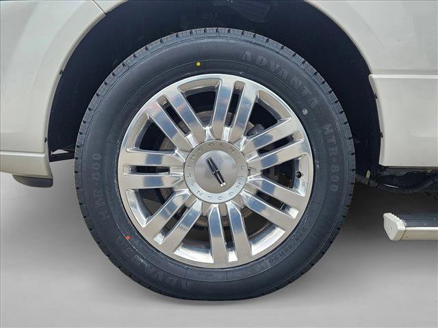 Used 2014 Lincoln Navigator 2WD image 25