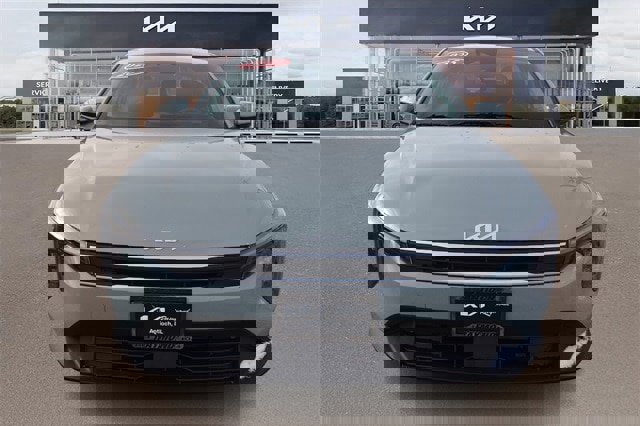 New 2025 Kia K4 LXS image 8