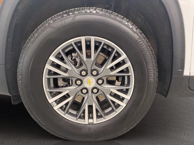 Used 2025 Chevrolet Traverse LT AWD/4WD image 16