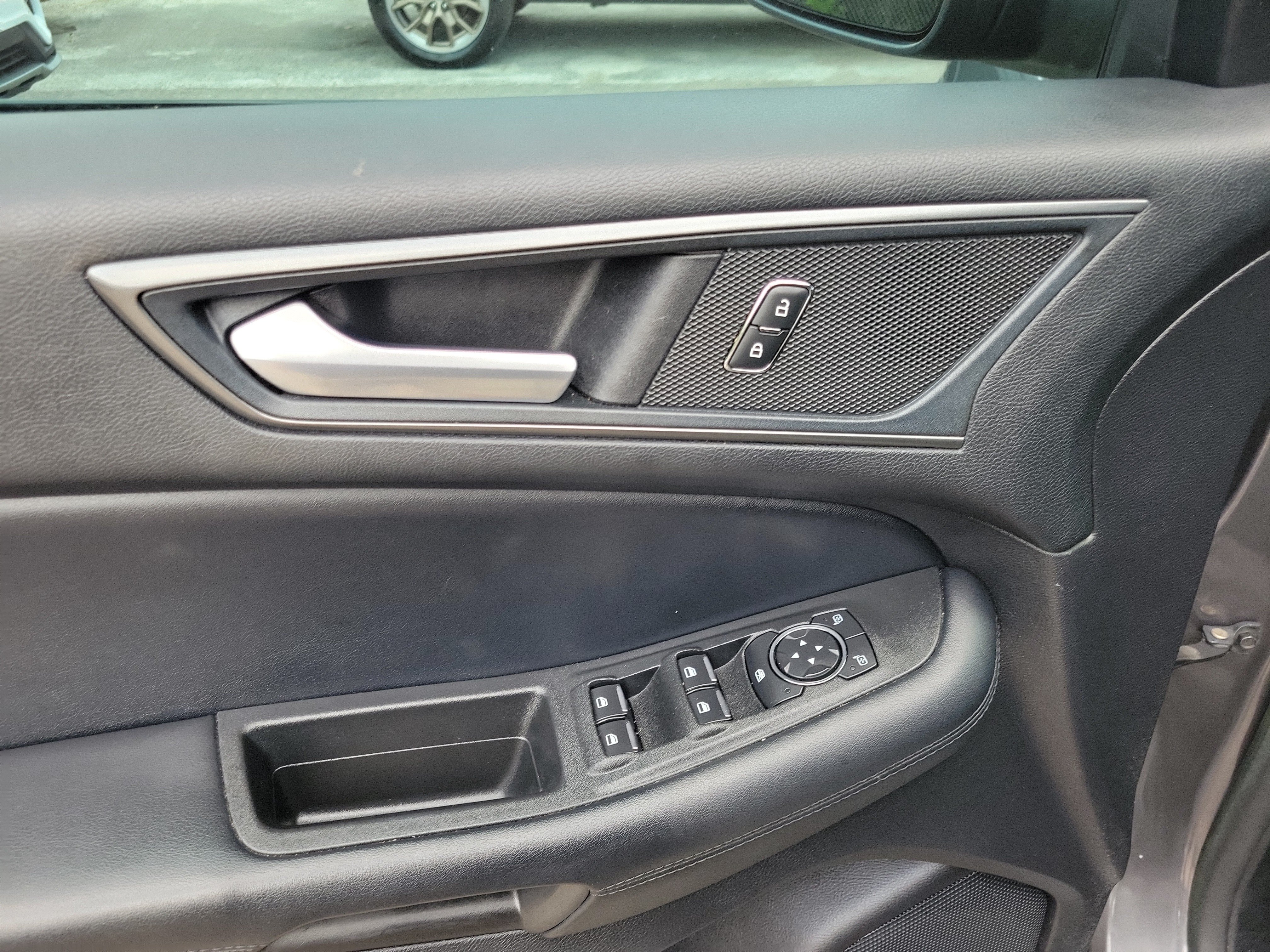 Used 2021 Ford Edge SE FWD image 17