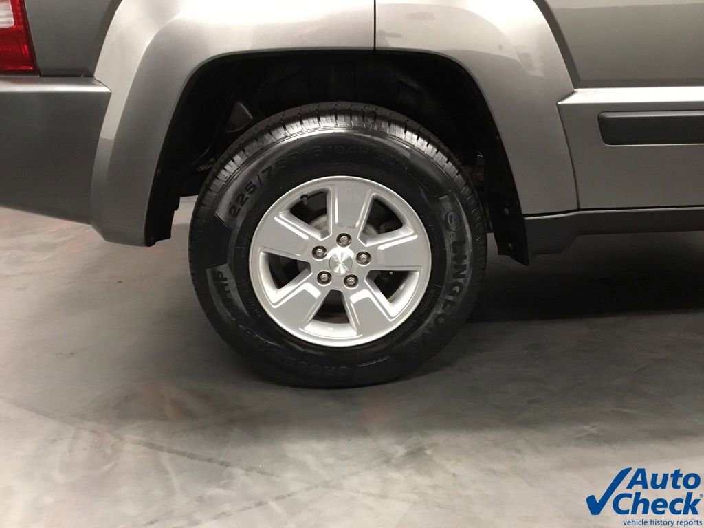 Used 2012 Jeep Liberty Sport AWD/4WD image 27