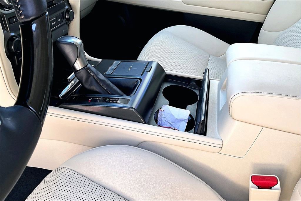 Used 2023 Lexus GX 460 Premium w/ Accessory Package AWD/4WD image 18