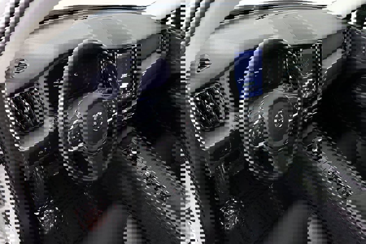 Used 2024 Volvo XC60 T8 Core image 23