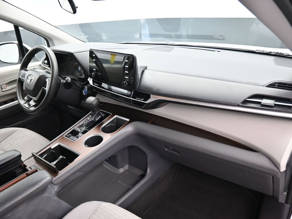 Used 2021 Toyota Sienna LE image 50