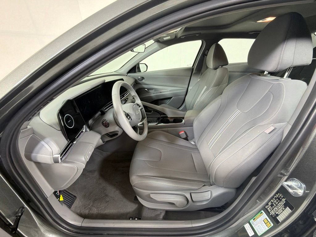 Certified 2025 Hyundai Elantra SEL FWD image 21
