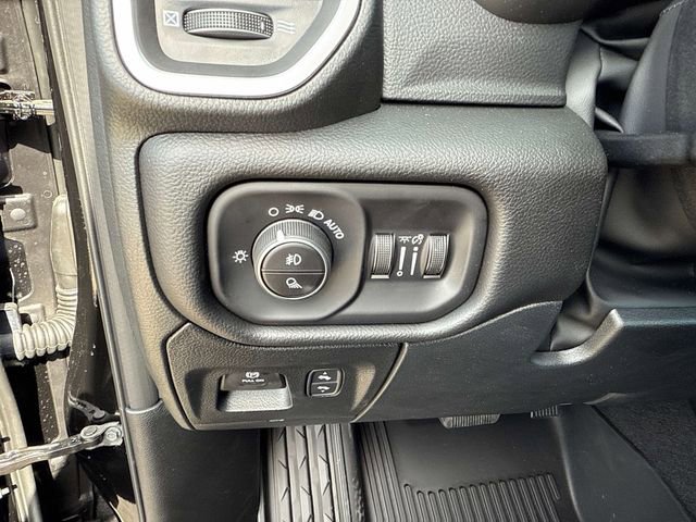 New 2026 RAM 1500 4x4 Crew Cab image 30