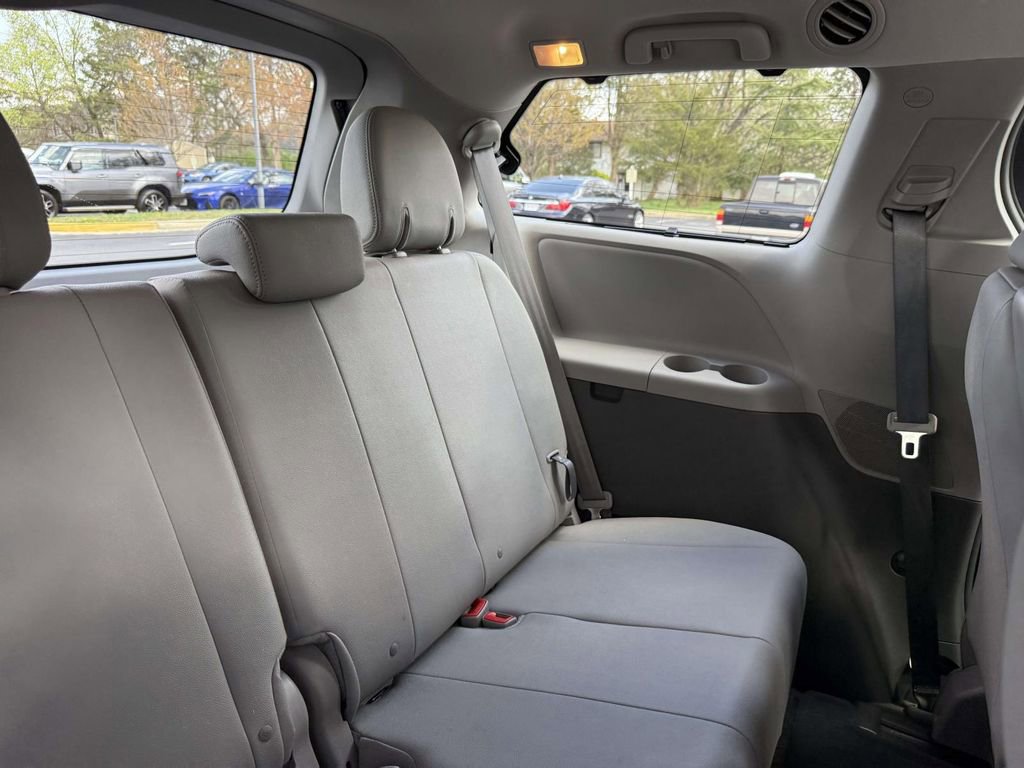 Used 2016 Toyota Sienna XLE w/ XLE Navigation Package image 17