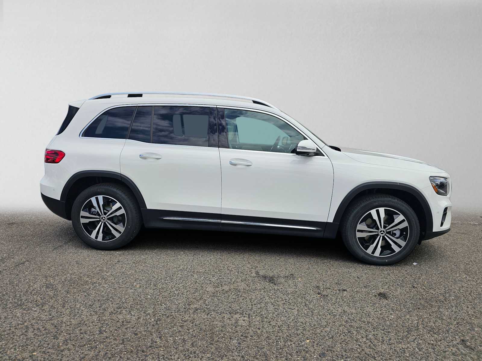 New 2026 Mercedes-Benz GLB 250 image 2