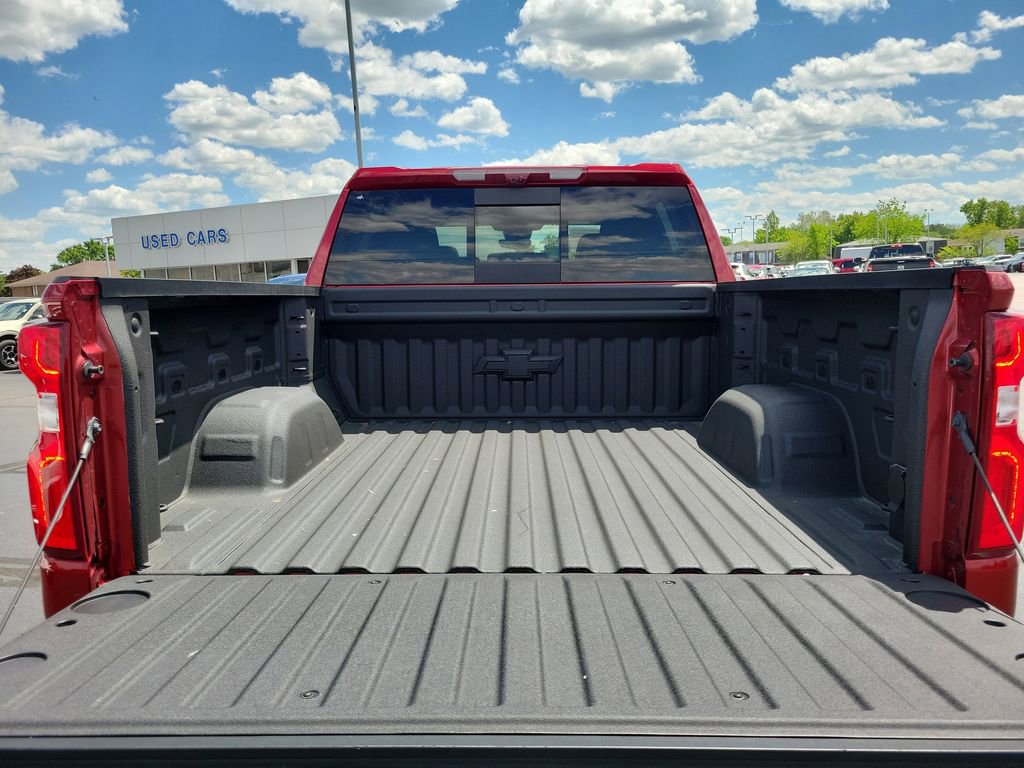 Used 2025 Chevrolet Silverado 1500 High Country w/ Technology Package AWD/4WD image 10