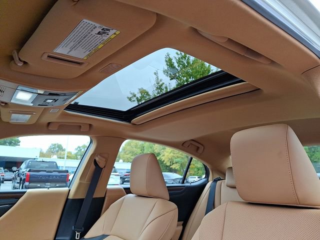 Used 2025 Lexus ES 300h w/ Premium Package image 18