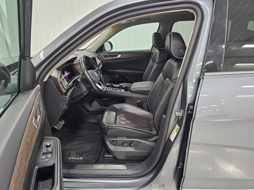 Used 2024 Volkswagen Atlas SEL Premium R-Line AWD/4WD image 11