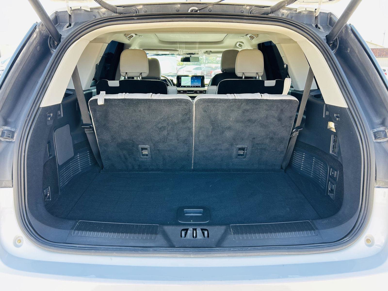 Used 2025 Lincoln Aviator AWD image 34