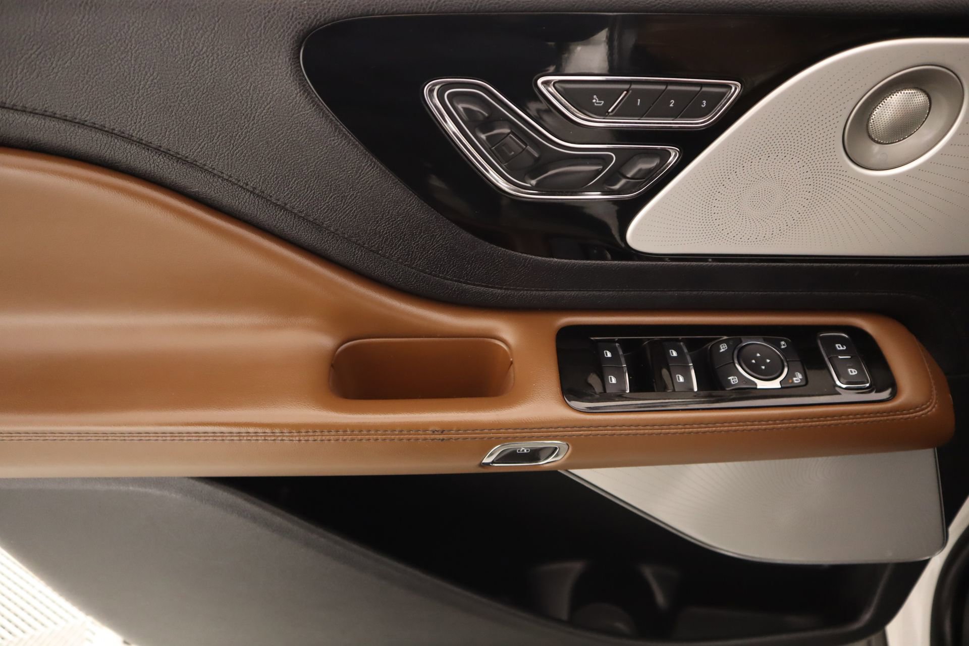 Used 2022 Lincoln Aviator Reserve w/ Equipment Group 201A image 18