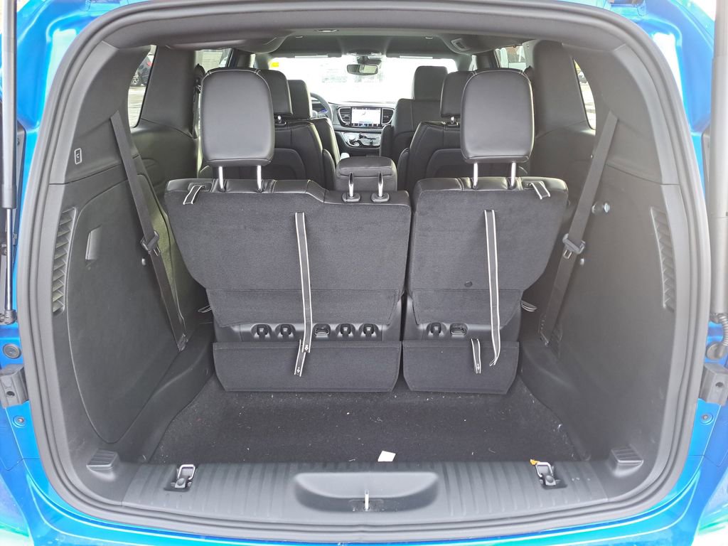 New 2026 Chrysler Pacifica Select w/ S Appearance Package image 10