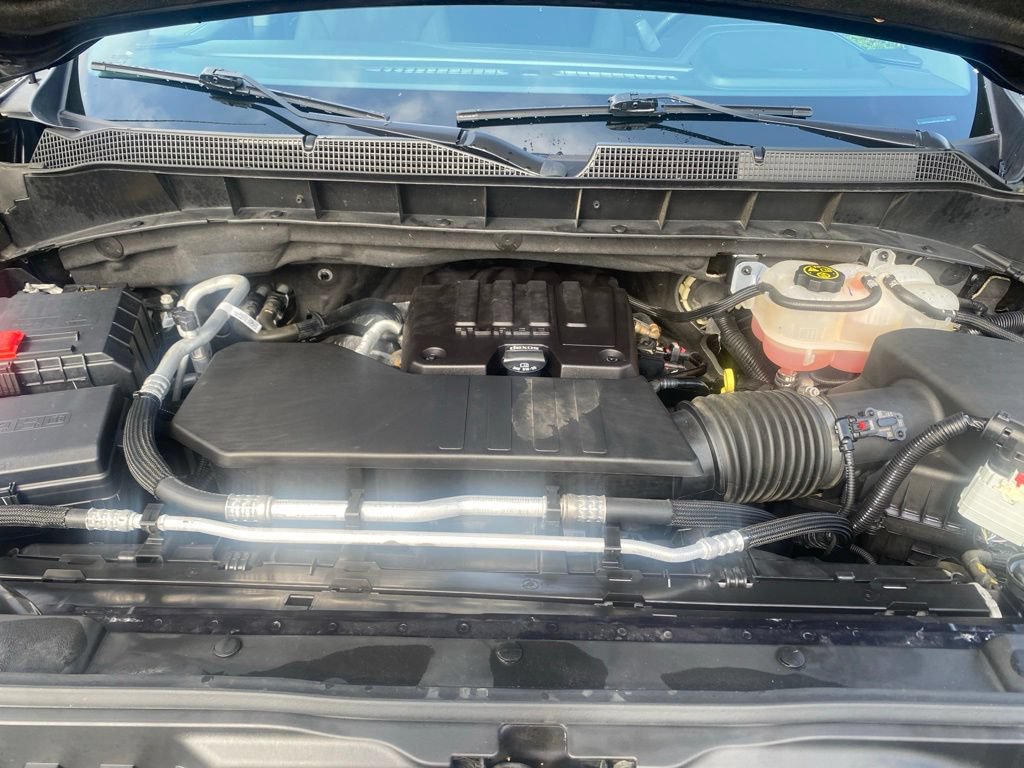 Used 2023 Chevrolet Silverado 1500 LT AWD/4WD image 3