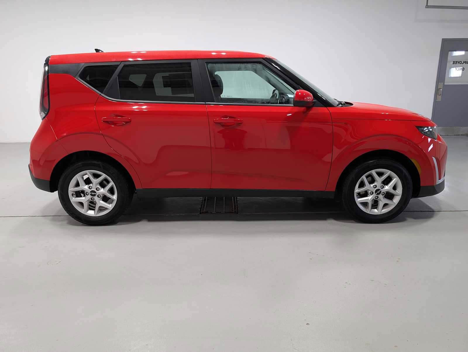 Used 2023 Kia Soul LX w/ LX Technology Package image 7