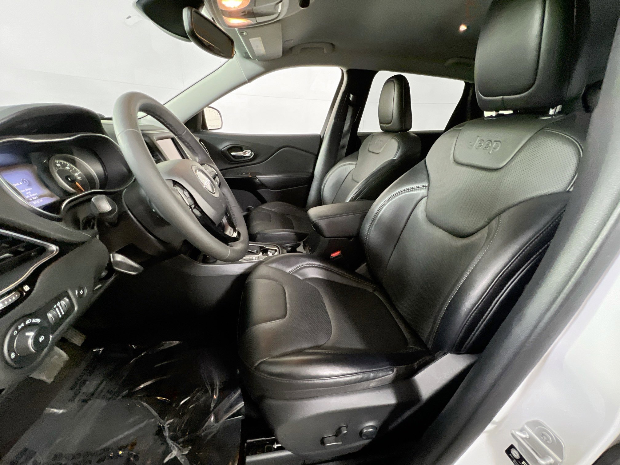 Used 2023 Jeep Cherokee Altitude Lux image 21