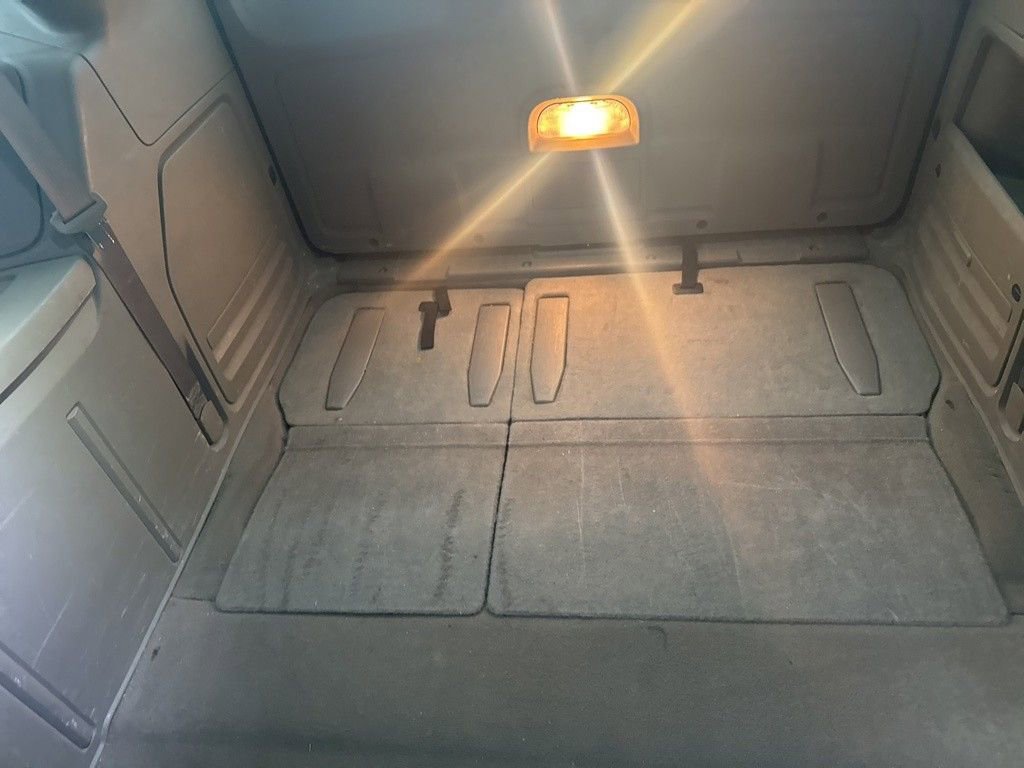 Used 2015 Chrysler Town & Country Touring-L w/ Driver Convenience Group image 7