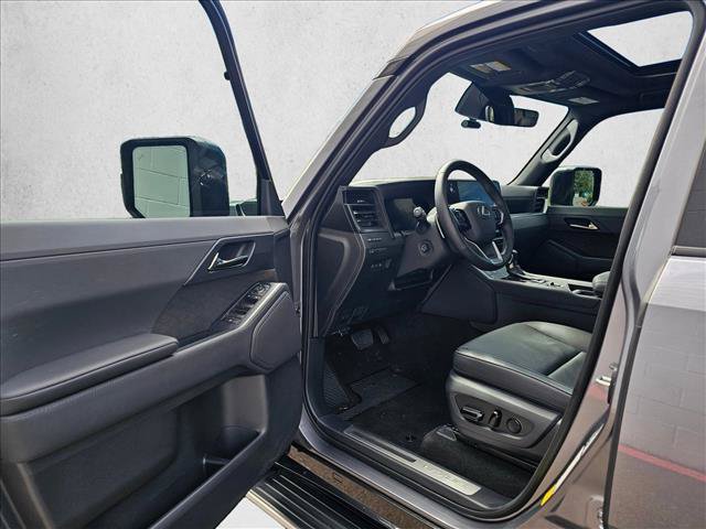 Used 2025 Lexus GX 550 w/ Cold Area Package AWD/4WD image 18
