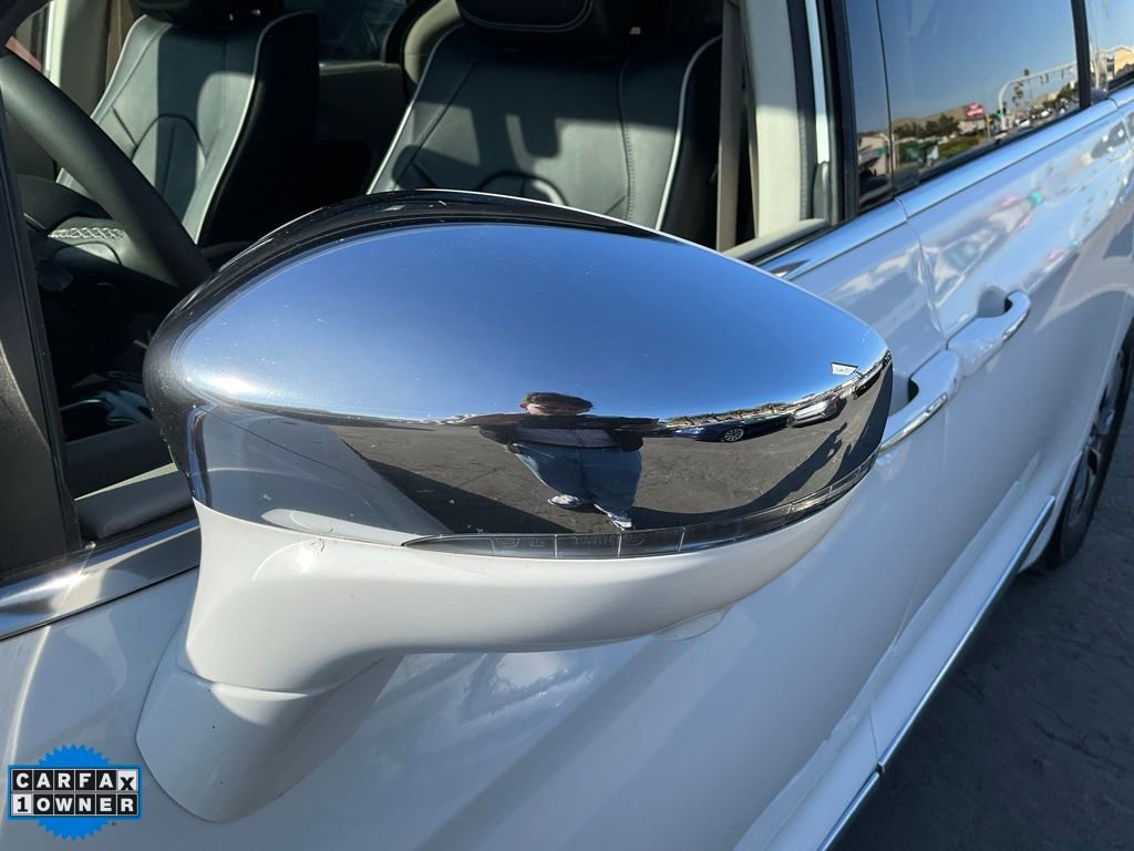 Used 2022 Chrysler Pacifica Limited w/ Uconnect Theater Family Group image 94