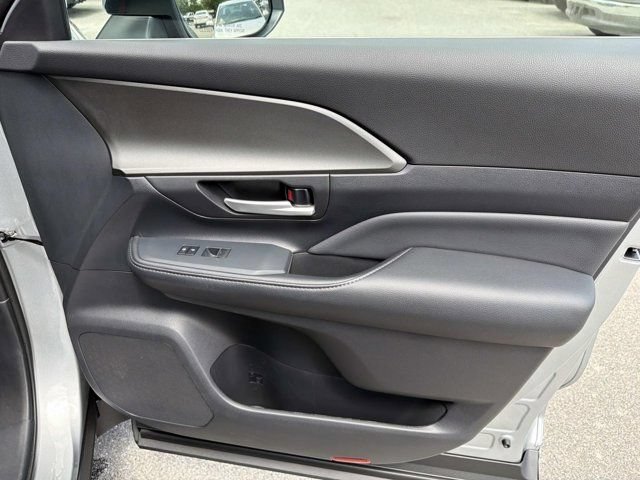 Certified 2025 Toyota Grand Highlander FWD image 15