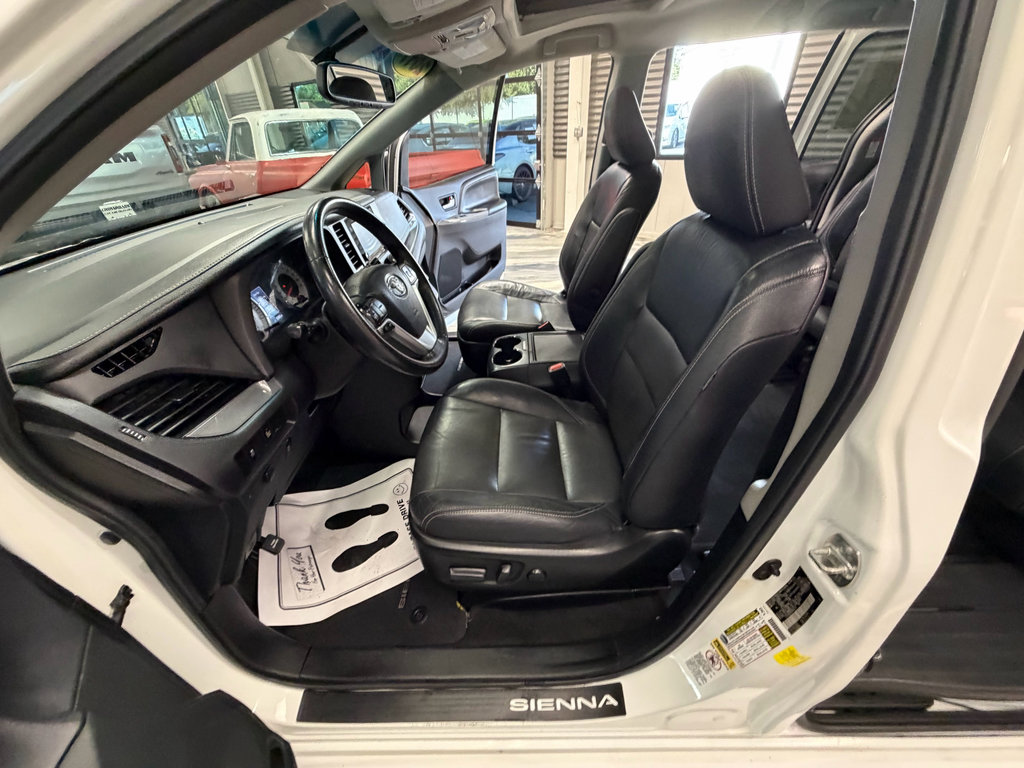 Used 2017 Toyota Sienna SE FWD image 55