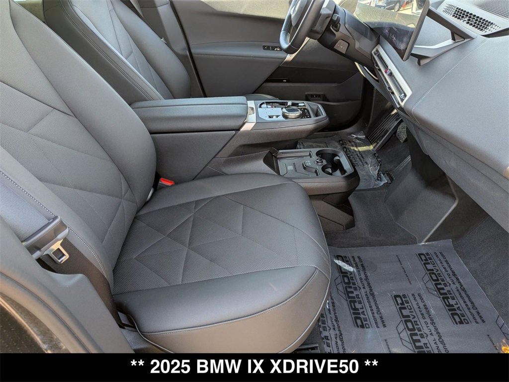 Used 2025 BMW iX xDrive50 image 29