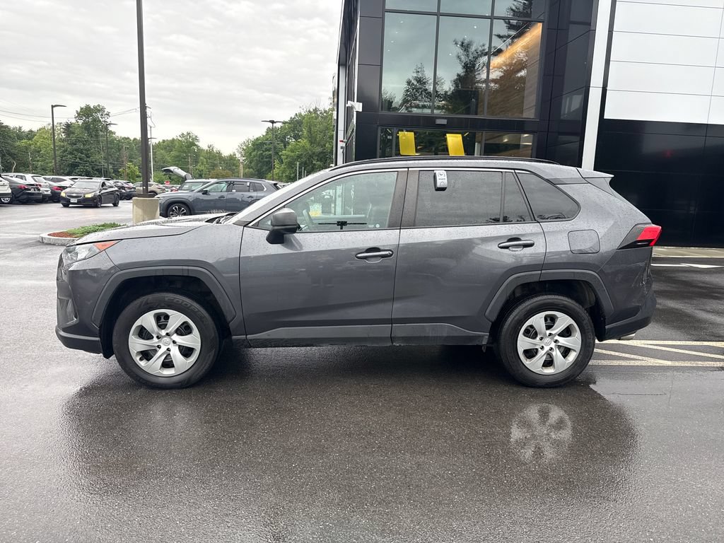 Used 2021 Toyota RAV4 LE AWD/4WD image 2
