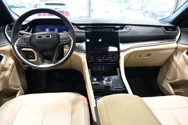 Used 2023 Jeep Grand Cherokee L Limited image 13