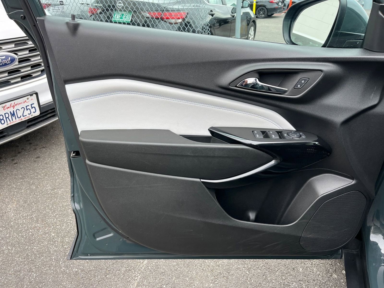 Used 2025 Chevrolet Trax LT FWD image 18