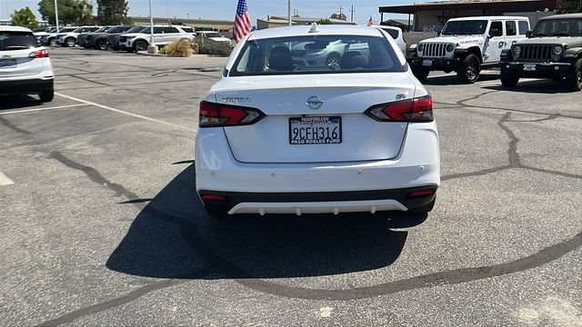 Used 2022 Nissan Versa SV FWD image 4