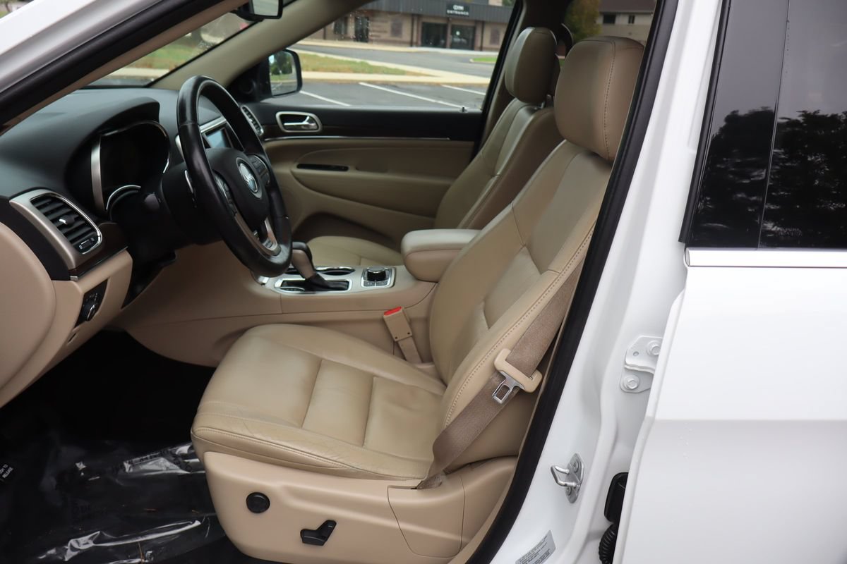 Used 2016 Jeep Grand Cherokee Limited AWD/4WD image 19