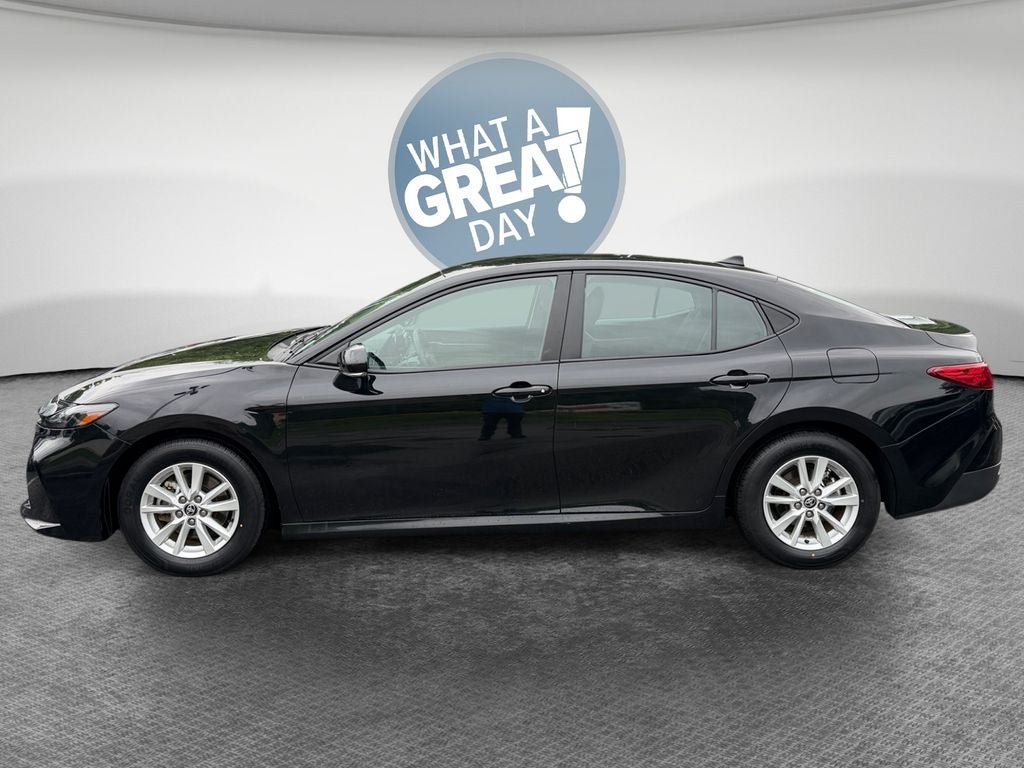 Used 2025 Toyota Camry LE FWD image 7
