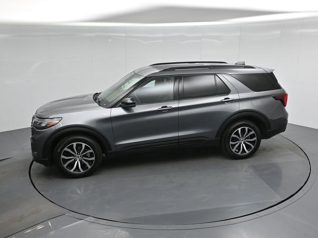 Used 2025 Ford Explorer ST-Line image 46