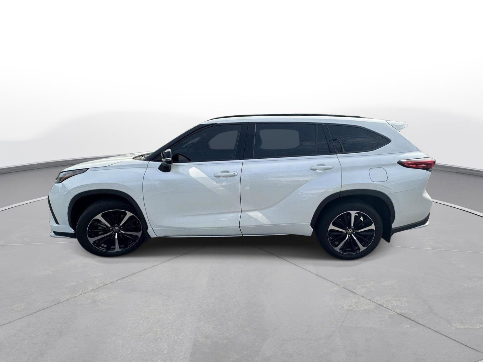 Used 2021 Toyota Highlander XSE AWD/4WD image 8