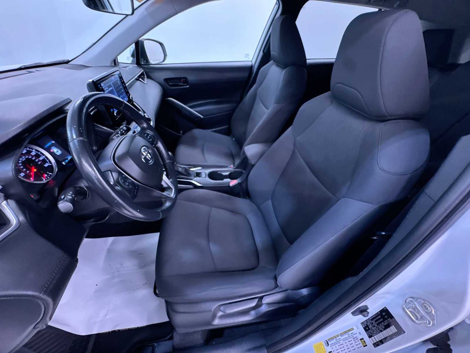 Used 2022 Toyota Corolla Cross LE w/ Moonroof Package FWD image 6