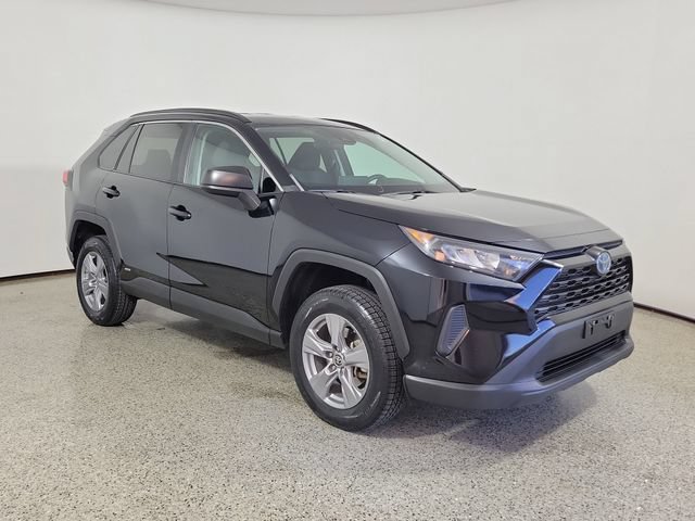 Used 2022 Toyota RAV4 LE AWD/4WD image 4