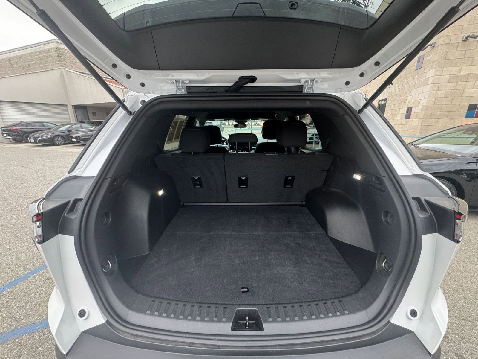 Used 2025 Chevrolet Equinox LT image 30