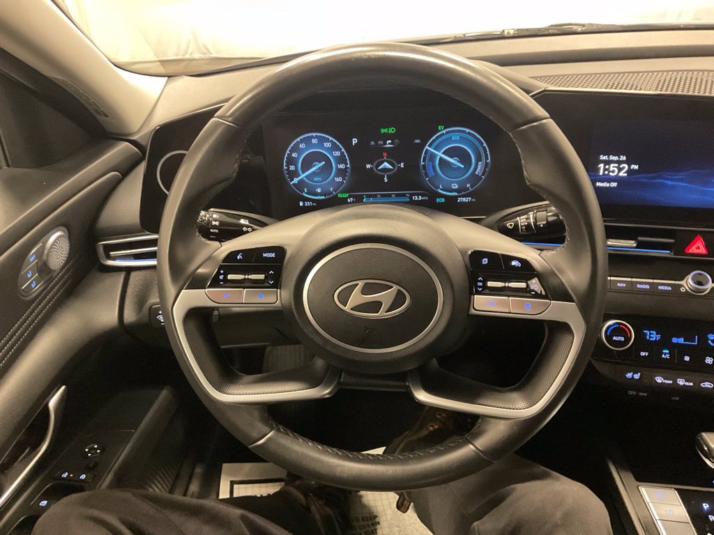 Used 2025 Hyundai Elantra Limited FWD image 21