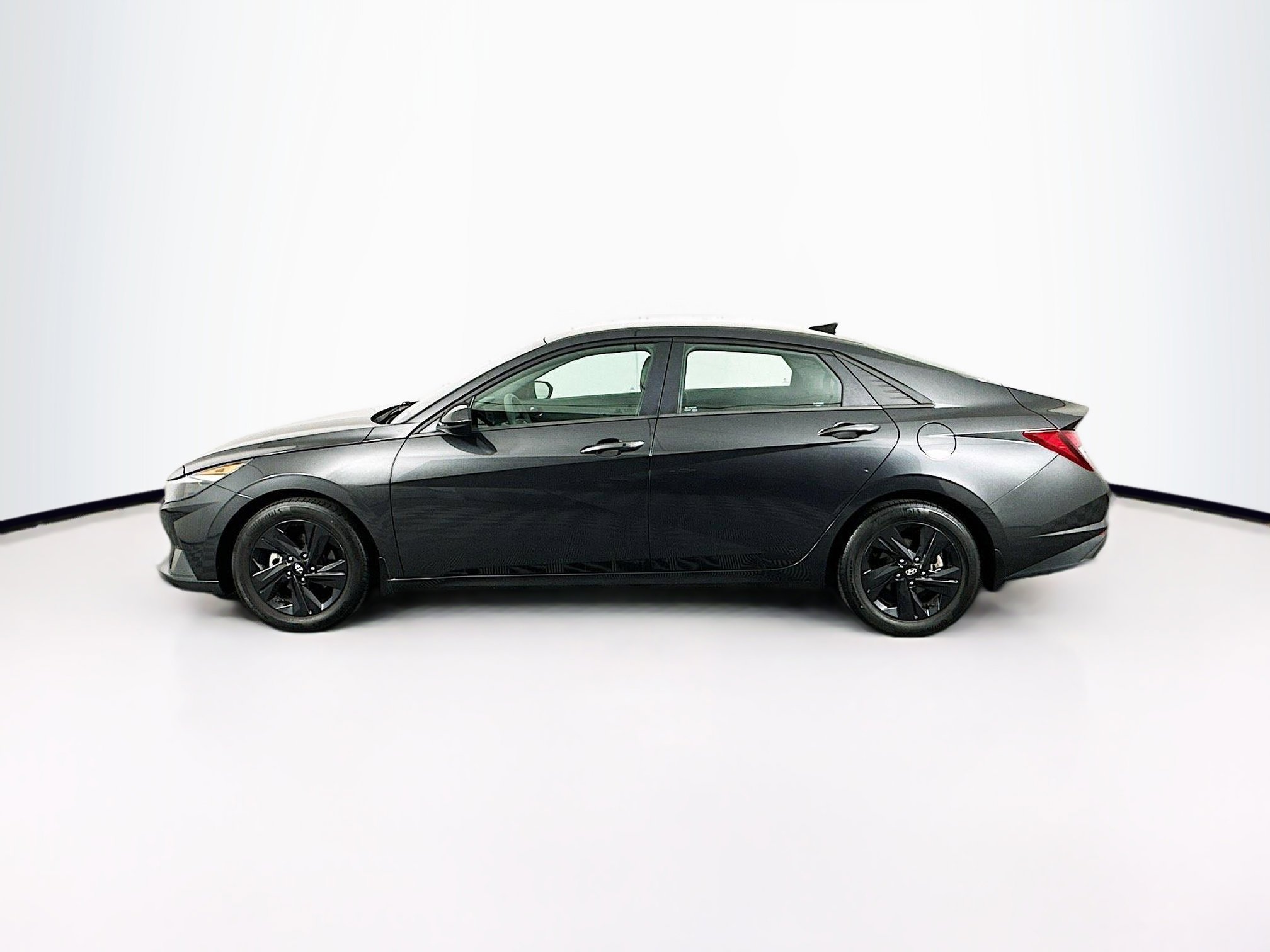 Used 2023 Hyundai Elantra SEL image 4